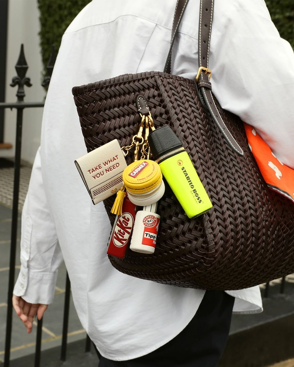 Anya Hindmarch◆海外限定◆タートルチャーム&ショッパー anyahindmarch LikeShop
