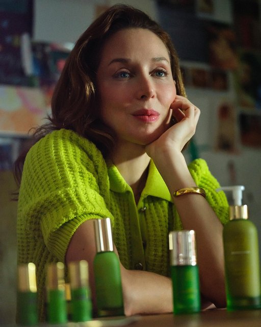 Tata’s Winter Beauty Philosophy ❄️
The colder months call for extra care and nourishment. Tata believes in the power of clean, plant-powered ingredients to not only rejuvenate the skin but also nurture the spirit. Her beauty philosophy is all about self-care as a ritual—taking time to slow down, recharge, and give your skin the love it deserves. During the colder months, hydrate, soothe, and protect with products that leave you glowing from the inside out.