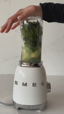 Play SMEG Green Personal Blender - video 0 of 2