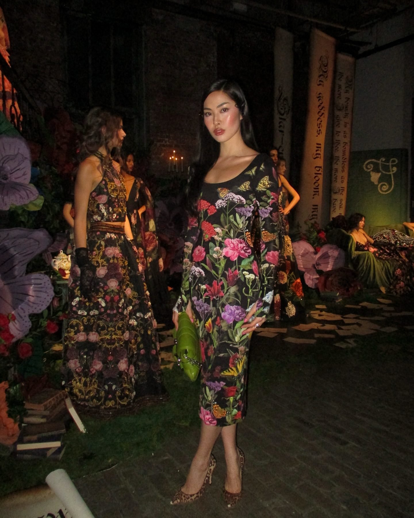 Delora Midi Dress In Secret Garden | Alice + Olivia
