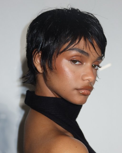 aslayy ✖️

Hair chloeflackhair 

Make up details 
vievemuse ‘hazelnut’ cream shadow stick 
maccosmetics lipglass 
refybeauty ‘tan’ cream bronzer
refybeauty ‘topaz’ liquid highlighter 
maccosmetics ‘cork’ liner 

#makeup #mua #makeupartist #model #hairstylist #gloss #glossyeyes #glowyskin #wethairlook #bts #behindthescenes