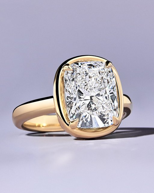 NEW 💍 Meet the Andrea Bezel—our boldest bezel yet, set in 18k yellow gold, this ring features a low-profile setting that keeps your diamond secure and makes a statement on your finger.

It’s the ultimate cool-girl ring if you ask us.