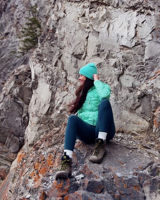 Always fun exploring the pass 🐦‍⬛🪹 

#crowsnest #alberta #explorealberta #beautifuldestinations #canadianrockies #girlswhohike #girlswhoexplore #granolagirl