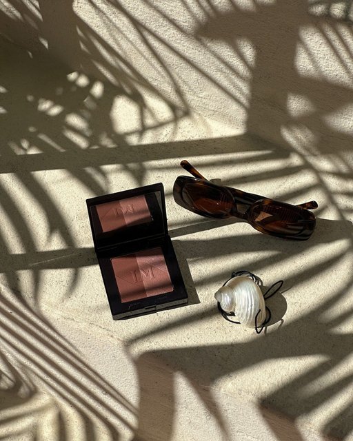 Our vacation fixation? These beach day-to-dinner date essentials. ​
​
🫶 New Tinted Moisturizer Natural Dewy​
☀️ New Bronze Color Infusion​
💋 Caviar Hydra-Créme Lipstick​