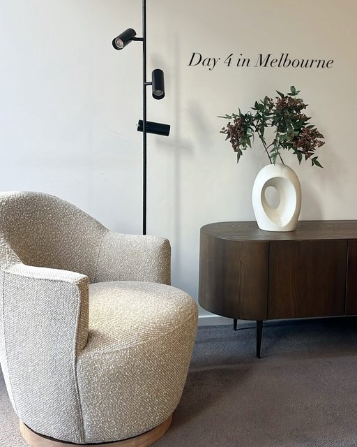 Interior styling project in Flinders lane, Melbourne. Special thank you to cafelightingandliving for sourcing this beautiful couch all the way to Melbourne which was the last piece in the country. Client is happy and we all happy 🤍