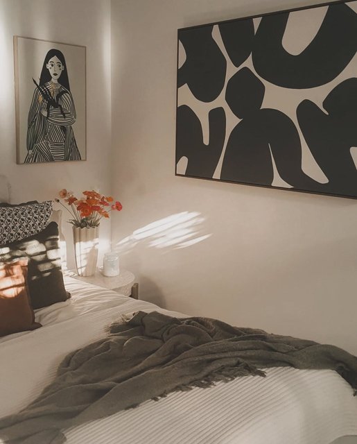 Guest bedroom in golden hour 🌅
•
•
•
•
#interiordesign #interiordesigner #interiorstyling #interiordecor #halcyonabode #neutralhome #insidethedesign #neutralhomedecor #bedroomideas #bedroomstyling #bedroominspiration #homedecor #yourhomeandgarden #livingroomdecor #showmeyourstyled #interiorsforall #interiorsblogger #interiorstyling #neutraltones #neutrallivingroom #neutralaesthetic