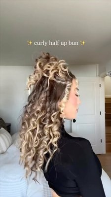 The perfect updo for a weekend in the desert heat 💁‍♀️🏜️ Watch as our girl @delaneychilds shows us how to achieve this curly updo step-by-step ✨ Save this inspo for festival weekend + shop all things haircare at the link in bio