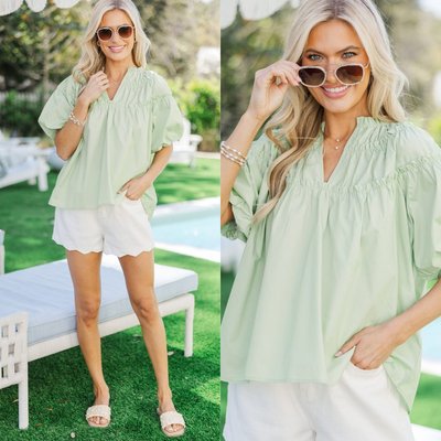 Chic, crisp, and so versatile! Pair with jeans for everyday errands or dress it up for work meetings!

$50 >> Pull It Together Green Blouse 

#shopthemint #boutique #onlineshopping #styledaily #getthelook #everydayfashion