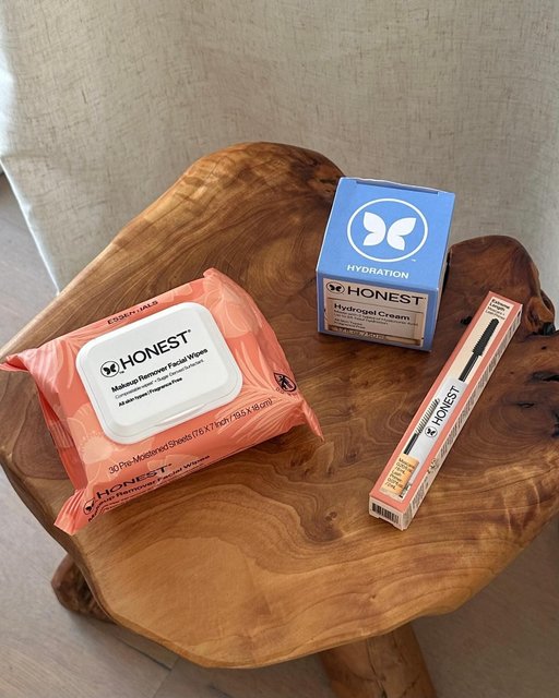 PSA: your beauty faves are 20% off on @amazon through 5/7 ✨ Stock up on Hydrogel Cream, Extreme Length Mascara + Lash Primer, and Makeup Remover Facial Wipes (90ct) for fresh, glowing skin all season long.