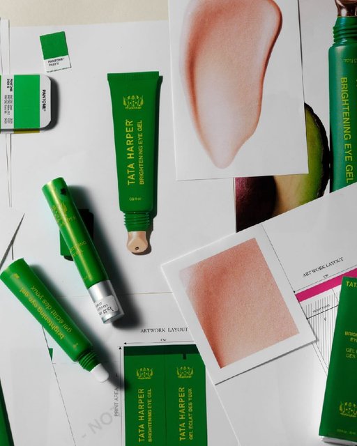 3 things you didn’t know about NEW Brightening Eye Gel 👇

1.  Consciously crafted for over 3 years, this breakthrough formula went through 94 rounds of edits. 

2. To increase the brightening effect, we added light-reflecting pigments that leave a subtle makeup-like glow.

3. We added lemongrass and geranium essentials oils, which are known aromatherapy scents that can uplift your mood and help combat fatigue.

Want to learn more? Let us know in the comments!
