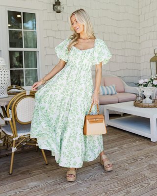 That perfect floral for sunshiny strolls and sweet spring days! Wear it to the farmers market or a picnic in the park!

$78 >> Garden Stroll Green Floral Midi Dress 

#shopthemint #boutique #onlineshopping #styledaily #getthelook #everydayfashion