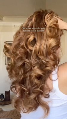 Hair goals ✨💁‍♀️ @allisonkelleyy blows out her hair on cool before putting it in pin curls and the result is a perfectly bouncy style - Save this hair hack for the next time you get ready