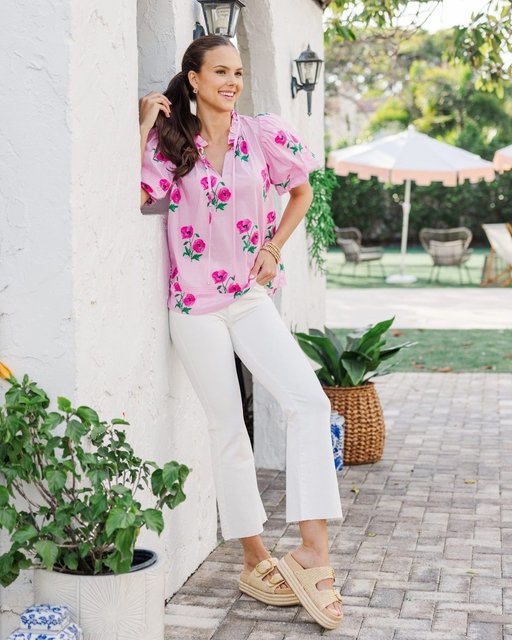 Delicate and darling! Style for a coffee date, lunch with friends, or workday polish!

$48 >> Lovely Bliss Pink Floral Blouse 

#shopthemint #boutique #onlineshopping #styledaily #getthelook #everydayfashion