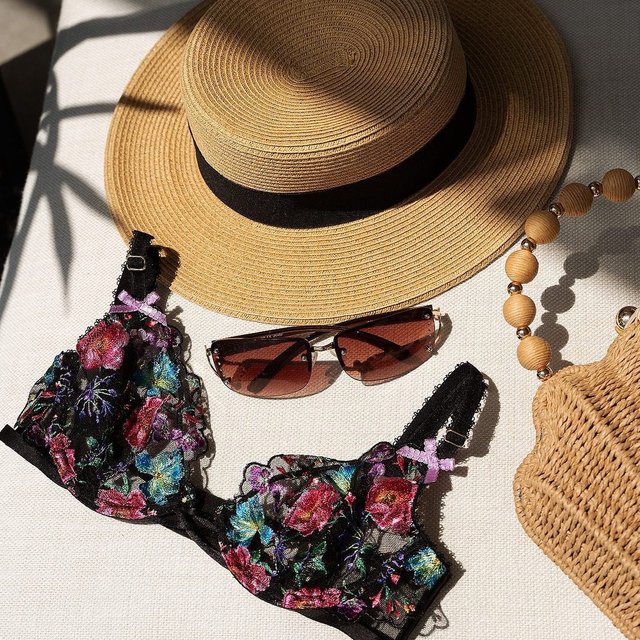 On deck: Laid-back summer days with the prettiest details.