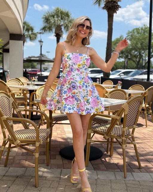 you're starting summer off strong 🌞 don’t forget to tag us @vici + #loveVICI for a chance to be featured next 📸

Featured:
Leina Mini Dress
Real Moment Maxi Dress
Briah Mini Dress
Jaycie Maxi Dress
Leva Vest + Pants 
Modern Day Glam Printed Maxi Dress 
Cammy Bag