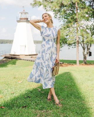 Classic and crisp—perfect for graduations, family photos, or bridal events. 🎓📸

>> Fast Learner White Midi Dress 

#shopthemint #boutique #onlineshopping #styledaily #getthelook #everydayfashion