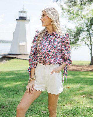 Soft and sweet with timeless florals—wear it to brunch, baby showers, or everyday errands 🌸

>> Sweet Thoughts Blue Ditsy Floral Blouse 

#shopthemint #boutique #onlineshopping #styledaily #getthelook #everydayfashion