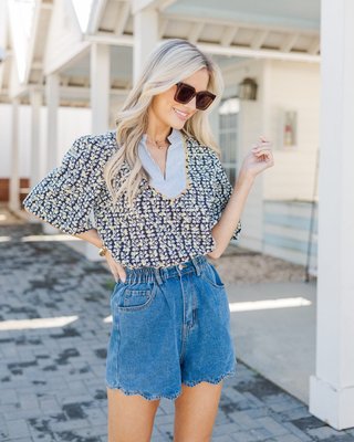 A little moody, a lot of charm—wear it from work to dinner plans with ease!

>> Give A Chance Black Ditsy Floral Blouse 

#shopthemint #boutique #onlineshopping #styledaily #getthelook #everydayfashion