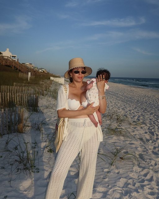 celebrating mamas today & everyday 🤍💐✨
