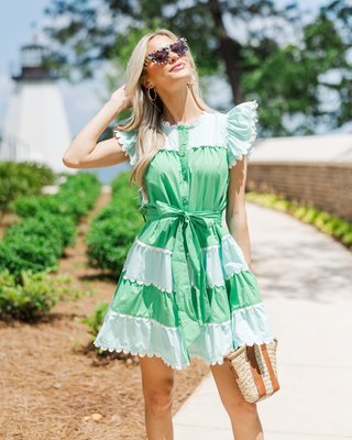 Bold and stylish—perfect for brunch dates, dinner parties, or vacation evenings. 🍽️🌴

>> Talk It Through Green Colorblock Dress 

#shopthemint #boutique #onlineshopping #styledaily #getthelook #everydayfashion