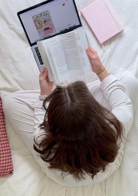 No rush, no noise 🍵🥯🌸
Just @abbi.palombo and her 2025 Weekly Buffalo Journal ✨
Our mid-year journals are online now, don't miss out!

Shop our journals, link in bio ↑
#typoshop #morningroutine