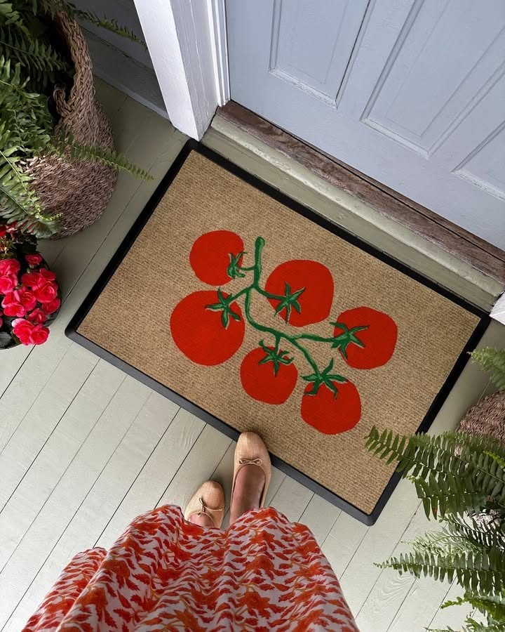 On The Vine Red, Brown, & Green Washable Doormat | Ruggable US