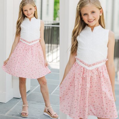 Sweet, simple, and ready for sunshine! ☀️ This one’s made for playdates and picture-perfect moments! 

$45 >> Girls: The Talia Pink Ditsy Floral Dress

#girlsdresses #tweenclothes #tweenfashionista #southernboutique #momsoftweens #southernmoms #familyphotooutfits #MintGirlsStyle #MintGirls