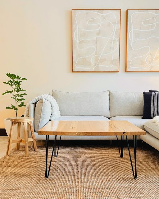 Our cosy lounge area all ready for another week of bookings! 🍂 Book with us via the link in our bio

#kingscliffaccommodation #kingscliff #casuarinaweddings #casuarinansw #casuarinabeach #baliholiday #neutralinteriors #casuarina #osteriaweddings #styledwithfreedom #tweedvalleyhospital #babymoon #oakssantairesortcasuarina #airbnbnorthernnsw