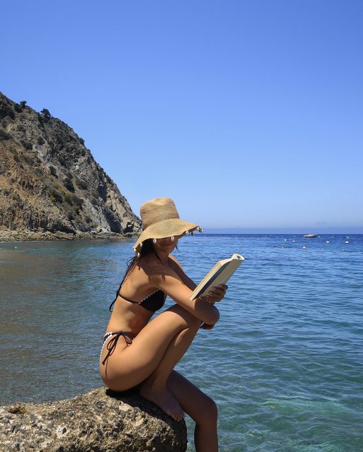 beach days that look like this 🐚 @rails x @lspace in the crete hat + zahra top + bottom on @danielleebrownn 🌴