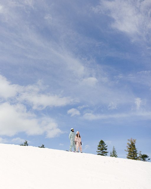 It’s almost the end of May and chances are Christina and Joey are still snowboarding, so here’s more from their Tahoe engagement session! 😂
