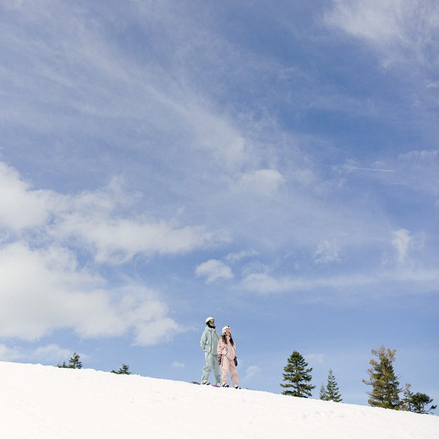It’s almost the end of May and chances are Christina and Joey are still snowboarding, so here’s more from their Tahoe engagement session! 😂