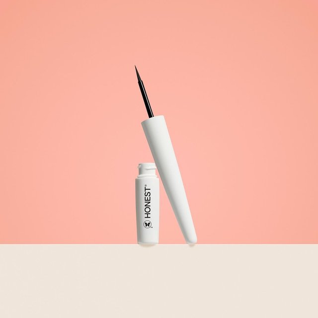 Our high impact Liquid Eyeliner defines your eyes with its felt tip and ultra-pigmented black.🖤 This vegan formula is clinically tested to leave no flaking, budging, or smudging and is dermatologist-tested.