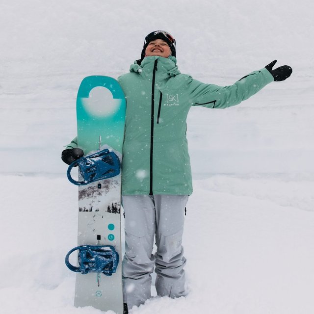 Feel good, ride good.
Designed for women, by women, the 2026 Burton Feelgood is your one-stop-shop for max stoke across the entire mountain. Available now.
📸: @jesselynndawson