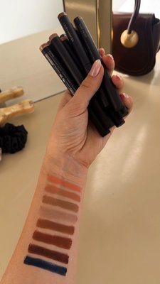 Swatching the iconic @lauramercier Caviar Sticks to show off their smooth, rich, and smudgeproof formula 😍 Add to your cart before your fave shade sells out