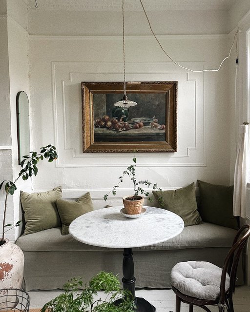 Chantilly Bistro Table