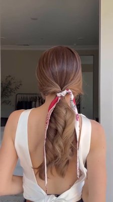 The ponytail glow up you didn’t know you needed 💁‍♀️✨ Level up your updo this summer with this hack for extra volume from @nicholeciotti 💫 Save this inspo + shop hair accessories at the link in bio