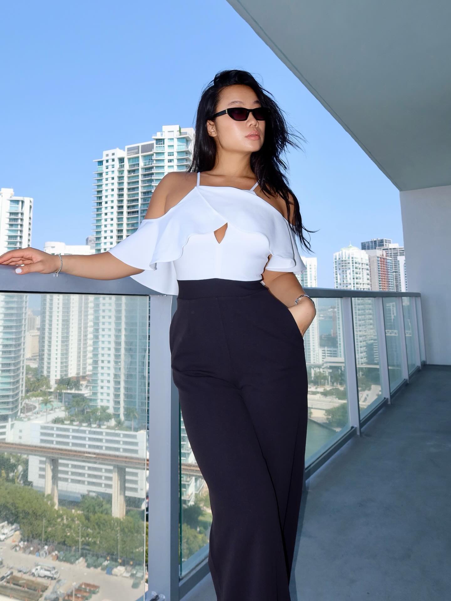 ♡bebe♡ Bebe Logo Short Sleeve Round Neck Rib Top | bebe