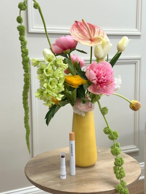 Let your natural beauty boom with our Extreme Length Mascara + Lash Primer and Tinted Lip Balm. 🌸