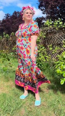 One dress, many bodies! ✨ The Eve Border Dress flatters every shape, celebrating the beauty of all bodies. Check out how it shines on everyone!
@stylesbyjustala 
@angela_stylescurves2 
@jennifer_samantha_style 
@laura.m.clifford 
@plussizewildflower 
@idealoutfitsbyac 
@modestysaplus