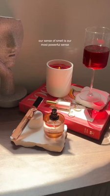 That “I can’t stop thinking about you” scent 💫 Missing Person by @phlur is more than perfume, it’s a feeling 😊 Head over to our site to grab this must-have scent