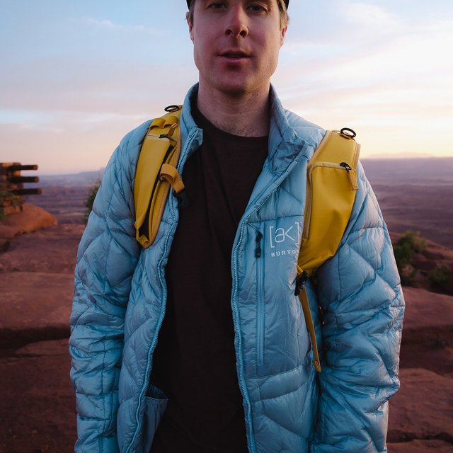 Doesn’t take much for mother nature to humble you.
End your day in Canyonlands National Park at the📍Green River Overlook to watch the sun go down.
It can get windy at this spot so make sure to bring a jacket and blanket to sit on if you plan on enjoying your evening at this overlook.