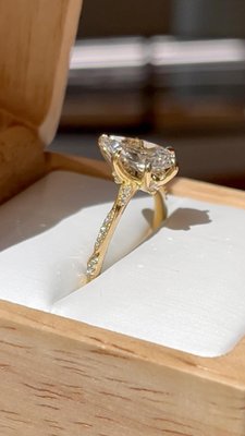 POV you just became a fiancé in Paris. Comment 💍 if want to get engaged this summer.