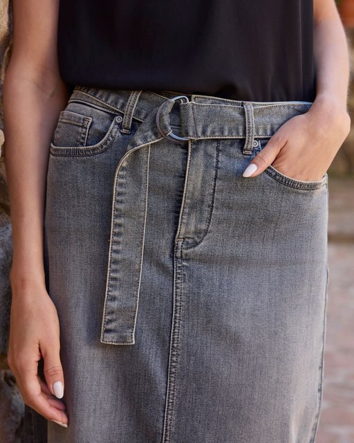 Denim made for long days ☀️
.
.
.
.
#nydj #perfectfit #fitiseverything #summerstyle #maxiskirt #denimskirt