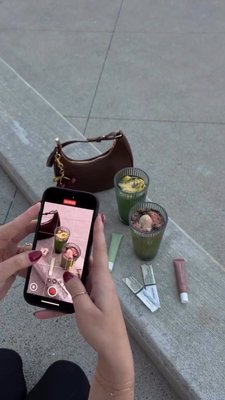 Friends that just get you >> 📱🍵 @elsyfelix & @victoriavenustas with our ideal Saturday morning, matcha + @summerfridays Lip Butter Balm 🎥 Send this to your besties & let us know your weekend plans in the comments below 👇