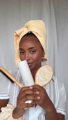 Curl routine with @emijayinc 🪞✨ @rayan.xasan shows us how she achieves perfectly silky curls using the @emijayinc Flat Brush + Styling Brush in Chantilly 💛 Shop these products + more from the brand at the link in bio