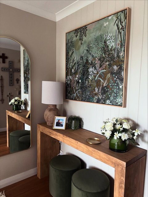…my beautiful stephbrooke_art work in my entry, and the gorgeous flowers I received from my work colleagues. It’s the simple things in times like these that offer so much. #entryway #flowers #interior #artwork rusticbydesignperth