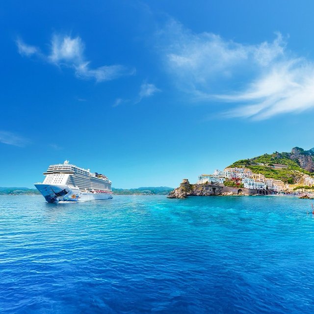 Let’s 𝘌𝘴𝘤𝘢𝘱𝘦 to the Amalfi Coast—what do you say? 👀 #CruiseNorwegian