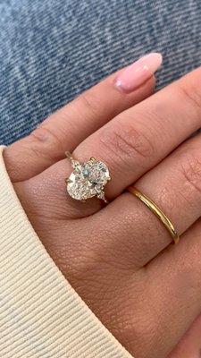 Yellow gold vs. platinum? Drop a 💛for yellow gold or a 🤍 for platinum.