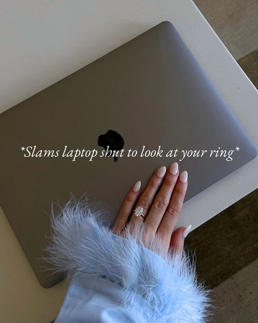 When Friday hits and suddenly your left hand is way more interesting than your inbox.

📷: @areyoucruz
