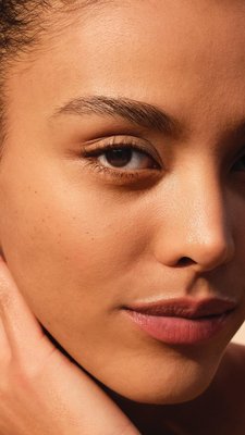 2 cult-favorites 🤝 1 double cleanse 💚

1️⃣ Start with Nourishing Oil Cleanser, a multi-vitamin formula that dissolves makeup and impurities.
2️⃣ Follow up with Regenerating Cleanser, our triple-action BHA exfoliator, to gently buff & polish for radiant, healthy-looking skin.

Tata’s Tip: for best results, apply both onto dry skin with dry hands.

Shop both bestselling cleansers at @sephora . #CleanAtSephora